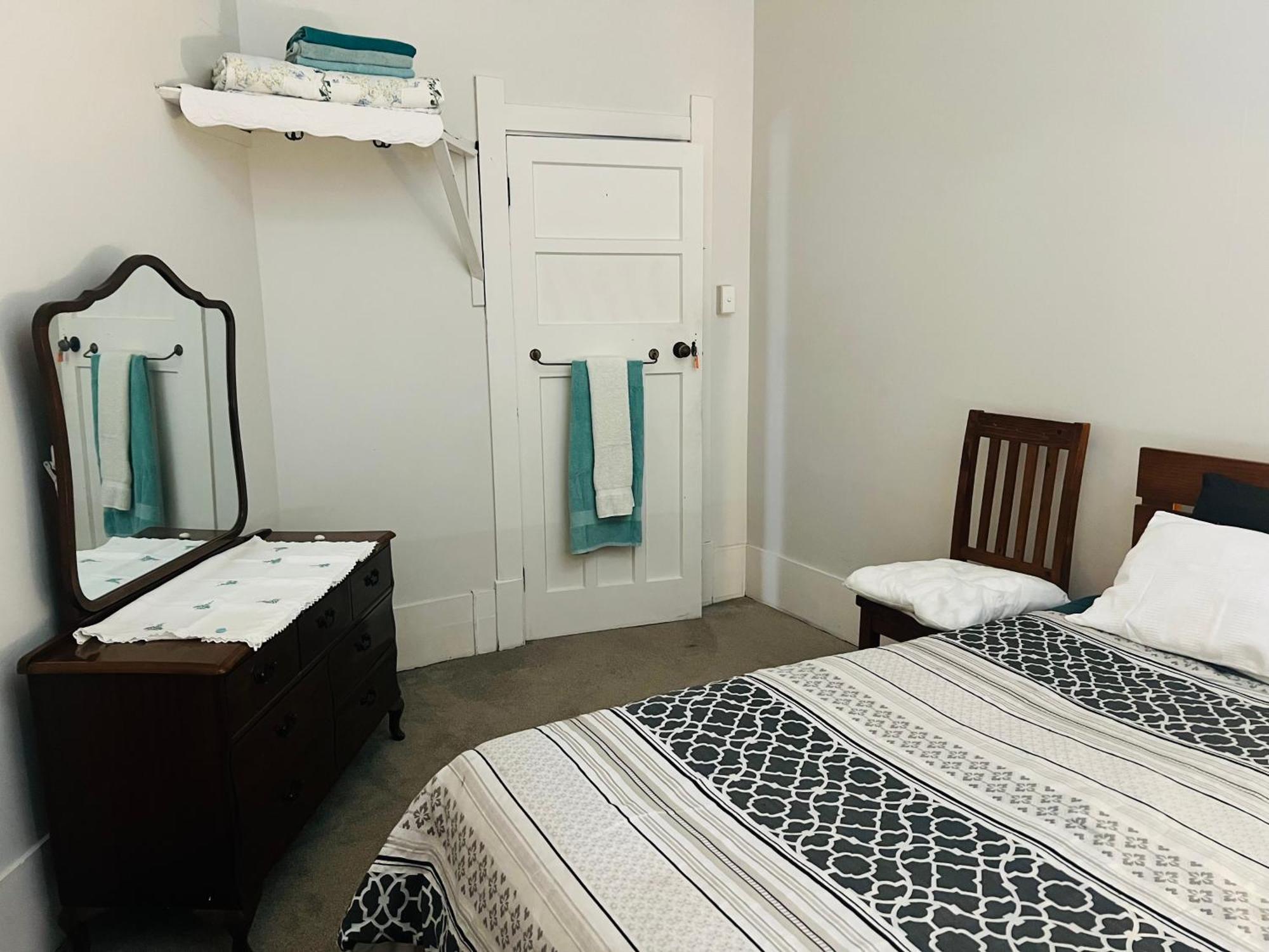 Wayne'S World Westport Hostel ภายนอก รูปภาพ