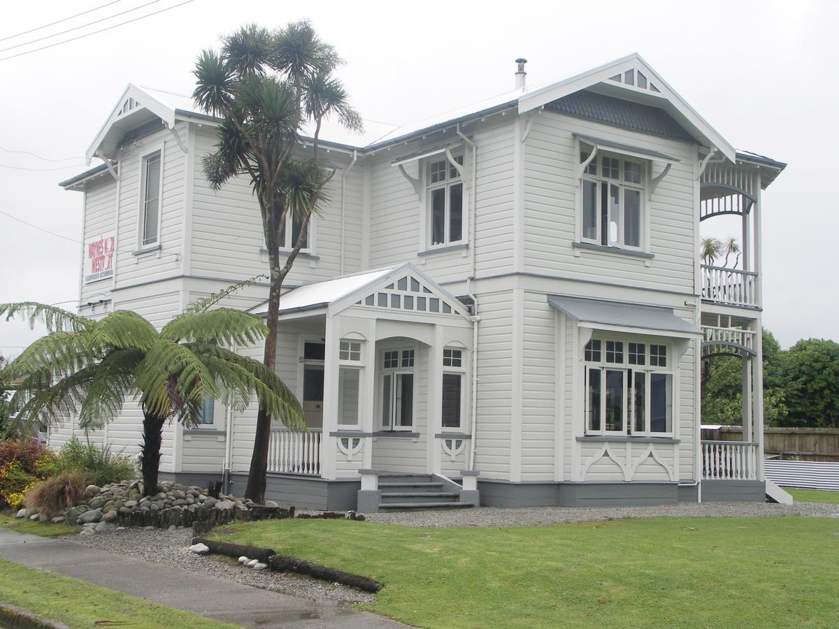 Wayne'S World Westport Hostel ภายนอก รูปภาพ
